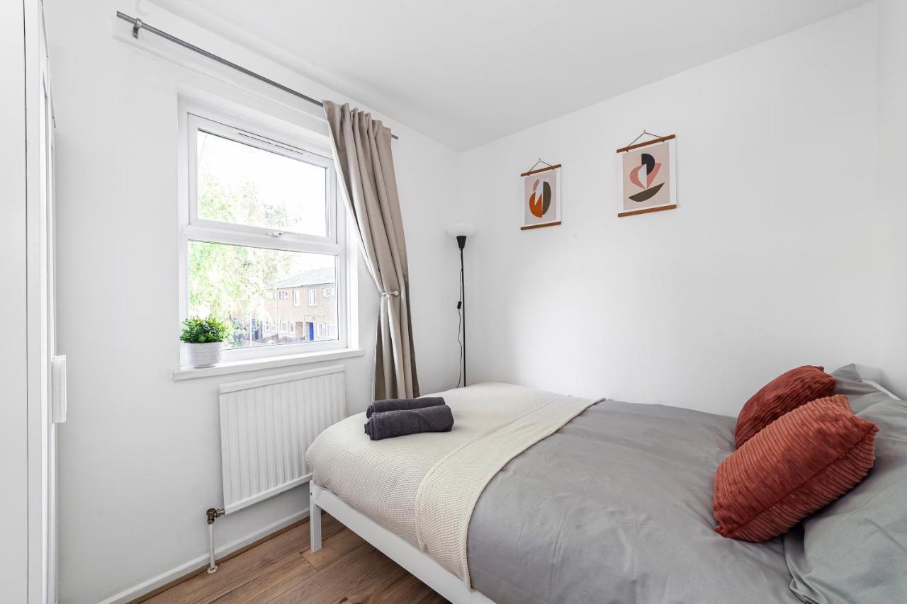 Arte Stays - 3-Bedroom Bright House London, Haggerston, Garden, Parking, 8 Min Walk To Haggerston Station, Weekly Or Monthly Stays, Serviced Accommodation - 7 Guests מראה חיצוני תמונה